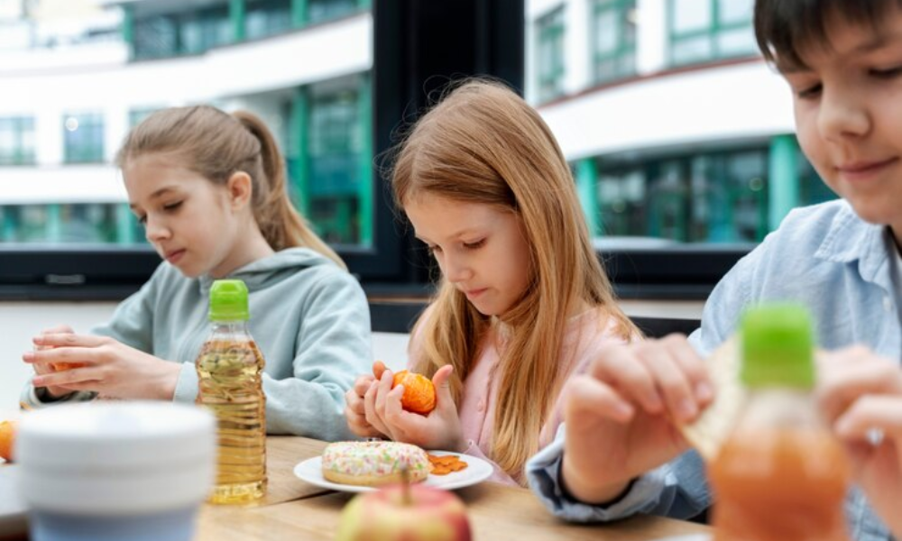 How Teachers Can Encourage Good Eating Habits at School